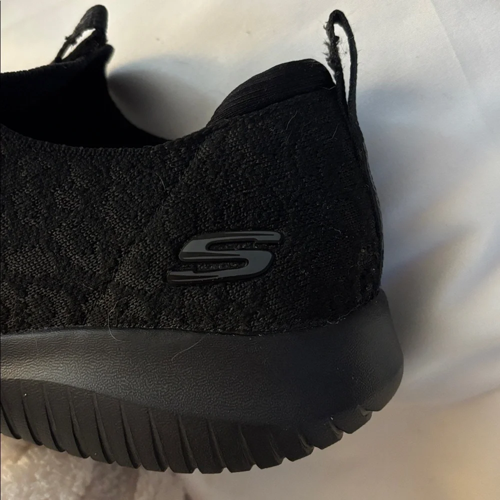 Skechers Black Air-Cooled Memory Foam Footwear - Picture 5 of 7